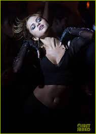 View pictures of the hottest celebrity bodies, and keep up with the latest trends in celebrity workouts, diets, and fitness on us weekly. Pin On Selena Gomez Slow Down Video