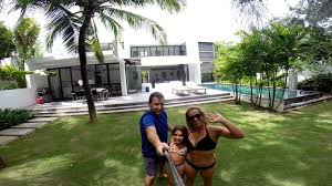 Amber está renovando su casa, tanto en el interior como en el exterior. Como Alojarse En Casas De Lujo Totalmente Gratis