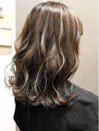 2020年春 セミロング アッシュベージュ カジュアル ストリート パーマ 髪量 普通 髪質 柔らかい 太さ 細い クセ 少し 顔型 卵型の髪型 ヘアアレンジ 関西 人気順 ホットペッパービューティー ヘアスタイル ヘアカタログ 髪型 パーマ ヘアカタログ セミロング