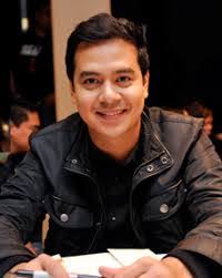 John Lloyd's Instagram, Twitter & Facebook