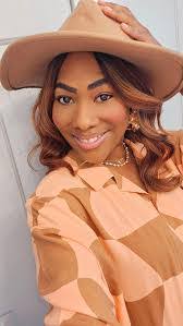 Cassandra Dandridge's Instagram, Twitter & Facebook