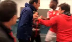 El mensaje de eduardo pimentel contra claudia lópez por sus palabras sobre la pelea de hinchas en el campín: Asi Fue La Pelea Entre Jugadores Y Cuerpo Tecnico De Millonarios Y Santa Fe En El Campin La Fm