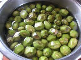 Nucile pentru dulceata de nuci le poti culege prin luna iunie, de la inceputul lunii pana la final sau in anumite zone mai reci ale tarii chiar inceputul lunii iulie. Dulceata De Nuci Verzi Gradina Visata