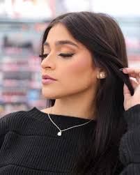 Maquillista Master certificada con más de 15 años de experiencia en la  industria de la belleza. Trabajamos todo tipo de Maquillajes. Ofrecemos  Servicios a Domicilio, para el mismo requerimos CITA PREVIA y