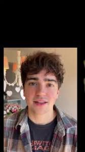 Dee Sade's Instagram, Twitter & Facebook