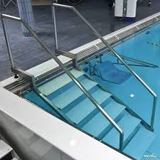 Stainless steel pool steps - France REVAL - with non-slip