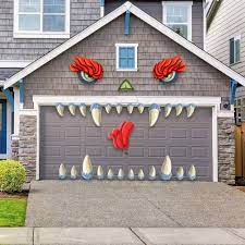 Toujours installée dans le panneau du haut de la porte, la moulure arche est disponible avec fenêtres panoramique ou sans fenêtres. Decorate Your Garage Door For Halloween 4 Terrifying Ideas Le Specialiste Des Portes Exitech Inc