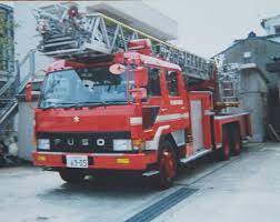 おはようございます 本日の過去画像は名古屋市中村消防署に配備されていたはしご車です 愛知県 名古屋市 中村区 消防車 はしご車 緊急車両 三菱ふそうザグレート 3軸トラック 過去pic saichi662 instagram photo instahu net 消防車 はしご車 消防署
