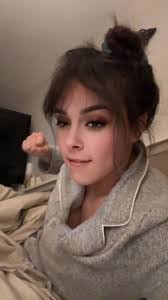 Kara Hays's Instagram, Twitter & Facebook