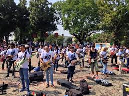Foto Acara 102 Bass Drum Percussion Main Bersama Di Alun Alun Kota Malang Perkusi