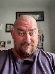 Can someone make the bald pic of me a cartoon with a background like the  one with hair?