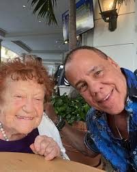 Kenneth Froom's Instagram, Twitter & Facebook