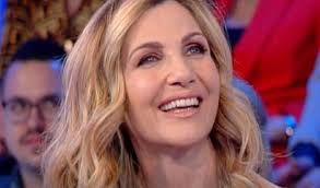 Il 28, 29 e 30 maggio recati in una delle migliaia piazze con lo stand aism e acquista una gardenia per aiutare. Lorella Cuccarini Nuove Proposte Arrivano Dalla Rai E Da La 7 Controcopertina Com