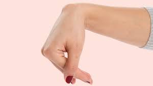 We wait five minutes in the site should be completely numb. Woman Pops Enlarged Cyst On Wrist Using A Screwdriver In Horrifying Video Allure