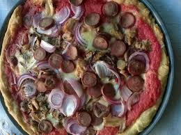 Tante ricette per fare focacce gustose e facili. Ricetta Pizza Con Wurster E Cipolla Di Tropea Dolcidee