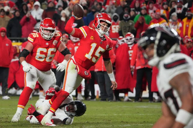 Instant analysis: Patrick Mahomes, Travis Kelce lead Chiefs to victory over  Texans