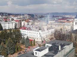 Cati alesi votam, de fapt? Incendiu Violent La Suceava Arde Palatul Administrativ Unde Isi Au Sediul Prefectura Si Consiliul JudeÅ£ean Video