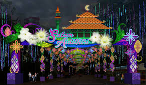 Kamu pun bisa mengirimkannya atau mengucapkan kepada keluarga, sahabat, dan kerabat baik via telepon ataupun bertatap wajah secara. Hari Raya Light Up To Be More Spectacular And Carry A Deeper Meaning Singapore News Top Stories The Straits Times