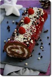 Buche Roulee Chocolat Et Framboises A L Italienne Roule Au Chocolat Chocolat Gateaux Et Desserts