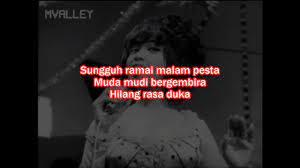verse 3 a malam pesta muda mudi d a banyak kisah yang terjadi a e a g a hilang rasa hampa. Grey Sky Morning Malam Pesta Muda Mudi Chords Chordify