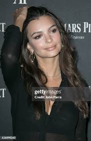 352 Emily Ratajkowski Beach Stock Photos, High-Res Pictures, and Images