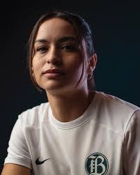 Aileen Lowe's Instagram, Twitter & Facebook