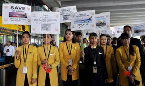 Air france's uniforms have long been considered to be the most stylish in the skies. Kolkata Jet Airways Employees Demonstration Gallery Social News Xyz