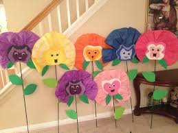 Singing Flowers Alice In Wonderland Party These Are A Little Cheesy I Alice In Wonderland Decorations Wonderland Party Theme Alice In Wonderland Tea Party