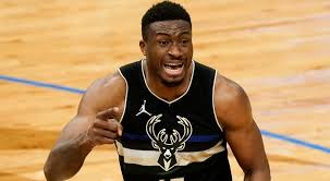 Bucks' giannis antetokounmpo shares emotional moment with brother thanasis. Y13eb5bz1ipkam