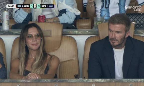 ✨🇺🇸 Victoria y David Beckham presenciando el partido de la Selección  Argentina