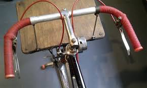 Chroniques De L Ancienne Pedale Retour Sur Le Joli Porteur D Origine Inconnue Bicyclettes Bicyclette Velo Vintage