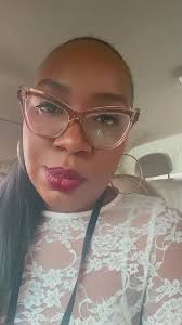 Shooting the breeze but it got a bit windy lol @theeveningexperience  @cabrylchats