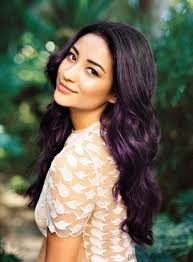 I Want To Do This Subtle Coloring With My Hair Maybe Dark Blue Or Dark Red Hair Styles Hair Pretty Hairstyles