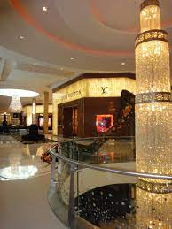 Anchored by nordstrom and bloomingdale's, the center is highlighted by a mix of over 300 luxury boutiques and shopper favorites, including apple, adidas, anthropologie, burberry, cartier, givenchy, gucci, h&m, louis vuitton, mcm, microsoft, sephora and zara. Account Suspended Marokko Reiseziele Reisen