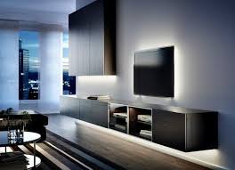 die led lichtleiste 30 ideen wie sie durch led leisten verlockende innendesigns schaffen led lichtleiste wohnzimmer tv diy wohnzimmer