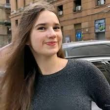 Anna Brost's Instagram, Twitter & Facebook