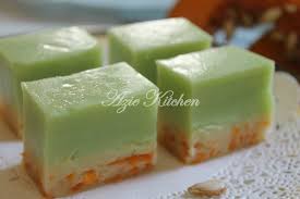 6.setelah kek masak,biarkan di dlm loyang selama 10 min kemudian dibalikkan di atas redai kek supaya sejuk. Kuih Talam Labu Untuk Majlis Tahlil Azie Kitchen