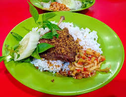Bebek sinjay sambal mangga muda khas madura. Ke Madura Belum Lengkap Kalau Gak Cobain Bebek Sinjay