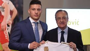 Der präsident von den blancos ernennt die blaugrana zum besten team des landes. Luka Jovic Bei Real Madrid Vorgestellt Glucklichster Mensch Der Welt Fussball Sport Bild