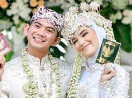Nadya mustika rahayu justru endorse produk jamu pelancar haid yang bisa menggugurkan kandungan. Nadya Mustika Diprediksi Segera Melahirkan Bulan Ini Rizki Da Sudah Siapkan Nama Untuk Bayinya
