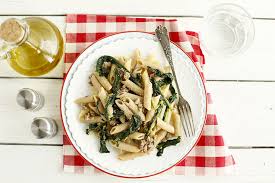 Saltate i pomodorini in padella con aglio e olio e poi unitevi la pasta ed il cavolo nero… il risultato sarà saziante e davvero gustoso. Penne Rigate Integrali Con Cavolo Nero E Salsiccia