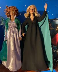 Omg! I just got the most beautiful and detailed one of a kind (OOAK) Tonner  doll made to look like Elizabeth Montgomery on “Bewitched.” Laurie Everton  did a phenomenal job painting her