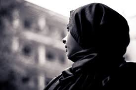 Meski mendapat pertentangan dari orang sekitar ia tetap berlatih angkat beban. Gambar Wanita Hijab Dari Samping Foto Cewek Cantik