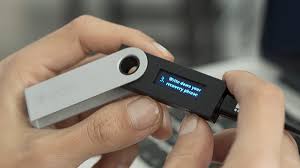 Soğuk cüzdan, bitcoin veya altcoin'lerinizi tamamen offline (internete bağlı olmayan) bir ortamda saklamanızı sağlar. Ledger Nano S Bitcoin Cuzdani Fiyati Taksit Secenekleri