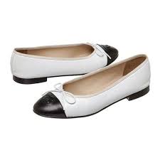 Black And White Flats Pre Owned Chanel White And Black Cc Cap Toe Bow Flats 505 Liked On Polyvore Featuring Shoe Black And White Flats Black And White Shoes Black Leather Flats