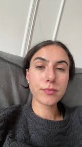 Zoe Farrell's Instagram, Twitter & Facebook