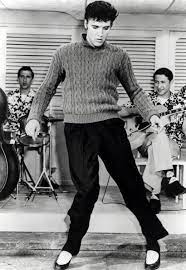 Elvis wore his dishwater blonde hair in a combed back pompadour with long sideburns. Your Morning Shot Elvis Presley 1956 Gq