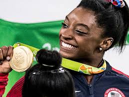 Gymnasten Simone Biles 145 cm lång