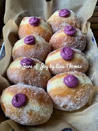 Memang lain macam sedapnya kalau kita bandingkan biskut homemade dan biskut yang dibeli di kedai. Resepi Bomboloni Pandan