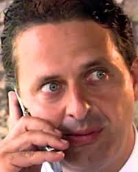 Frank Tavarez, um homem da República Dominicana, viveu 22 anos em um  convento como freira, adotando a identidade de "Irmã Margarita". Sua  história começou aos quatro anos, quando perdeu os pais em